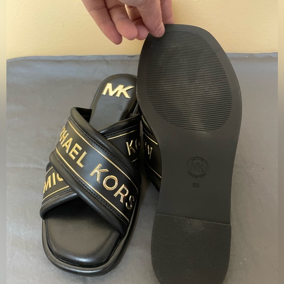 LAST PAIR! Michael Kors Gideon Slide Sandal Blk/Gold BRAND NEW NEVER WORN - Picture 3 of 3